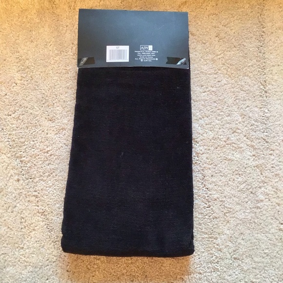 NWT Eighteenth Green Hawaii Black Golf Towel with Turtle Design - Picture 3 of 4